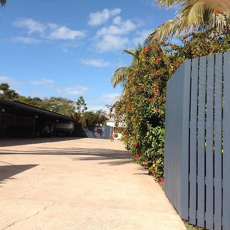 Emu Park Motel Exteriör bild