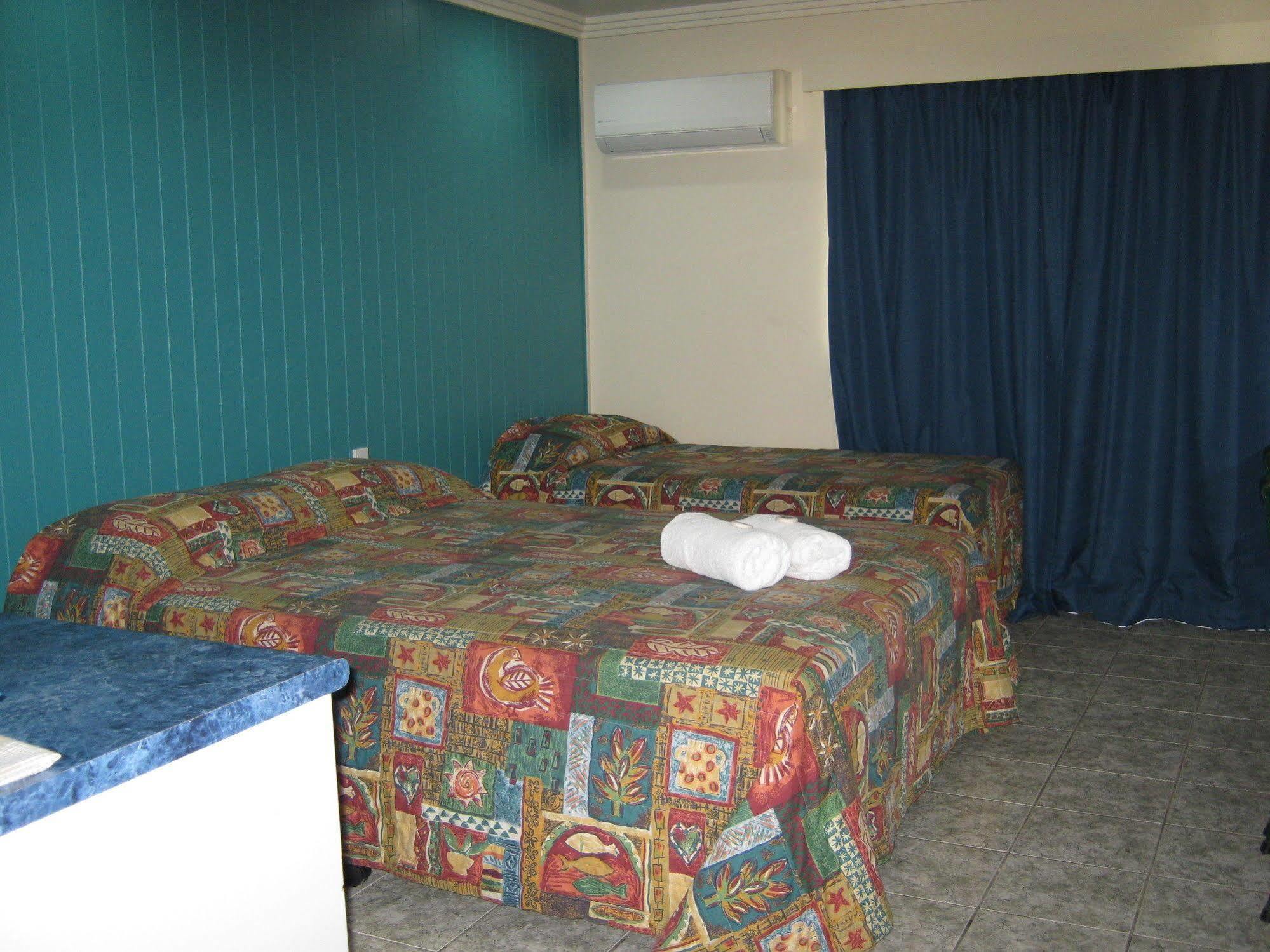 Emu Park Motel Exteriör bild